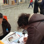 On.le Paolo Parentela (M5S) anche lui in Piazza Prefettura, sabato pomeriggio, per le firme sul piano rifiuti a 5 stelle che il Movimento propone per far uscire la Calabria dall'emergenza