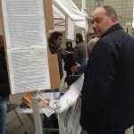 On.le Paolo Parentela (M5S) in Piazza Prefettura, di sabato pomeriggio, per firme piano rifiuti a 5 stelle che Movimento propone
