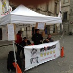 Movimento 5 Stelle di Catanzaro raccoglie le firme per il piano rifiuti zero in Piazza Prefettura (Catanzaro)